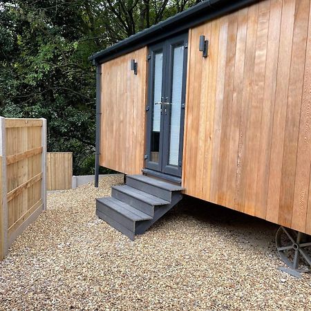 Dee Lodge With Private Hot Tub Llangollen Bagian luar foto