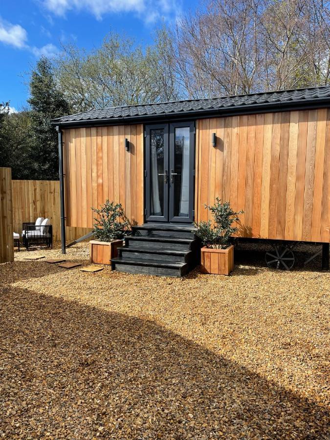 Dee Lodge With Private Hot Tub Llangollen Bagian luar foto